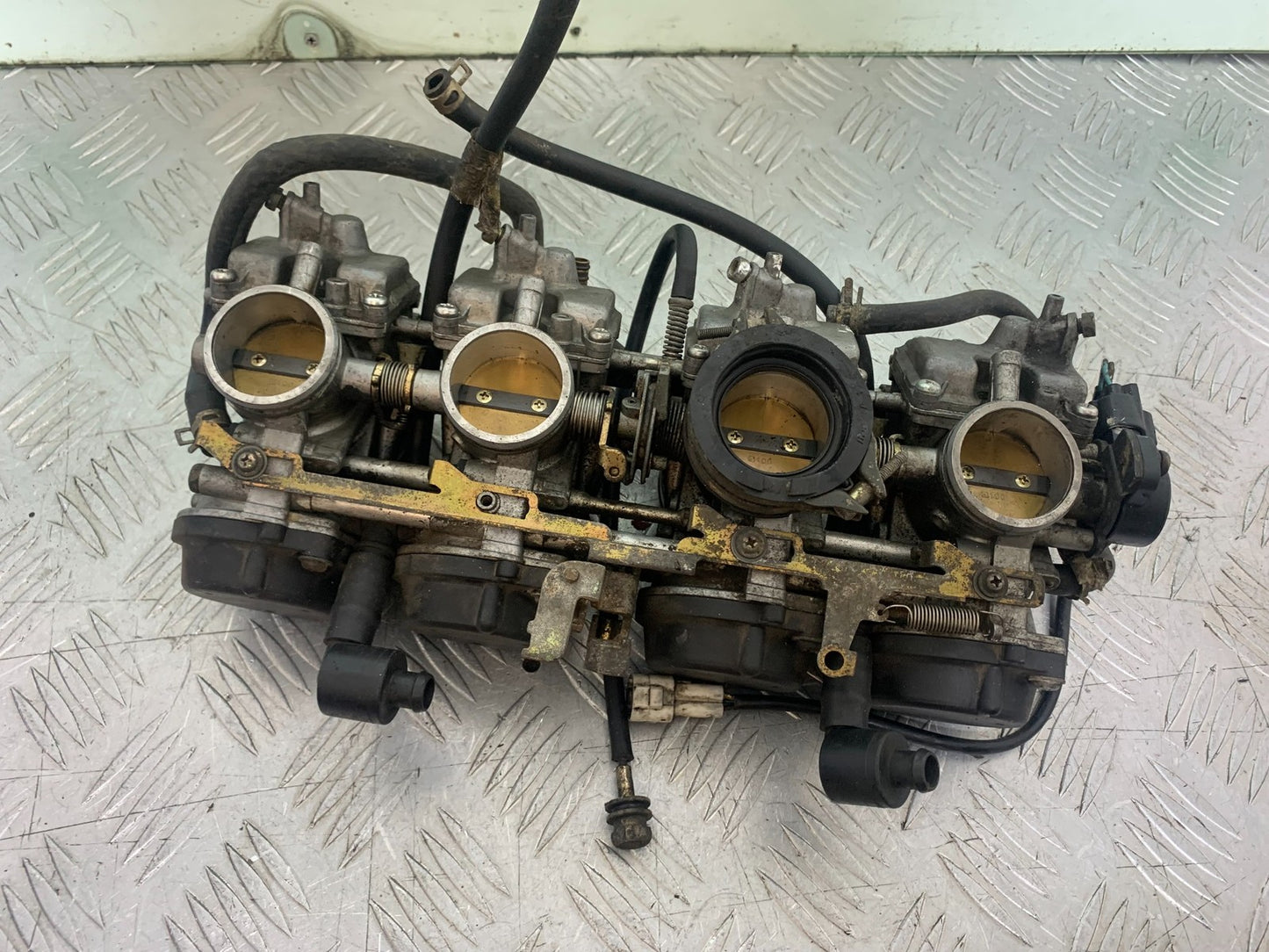 YAMAHA YZF1000 THUNDERACE CARBS  YEAR 1997-2000 (CMB1204)