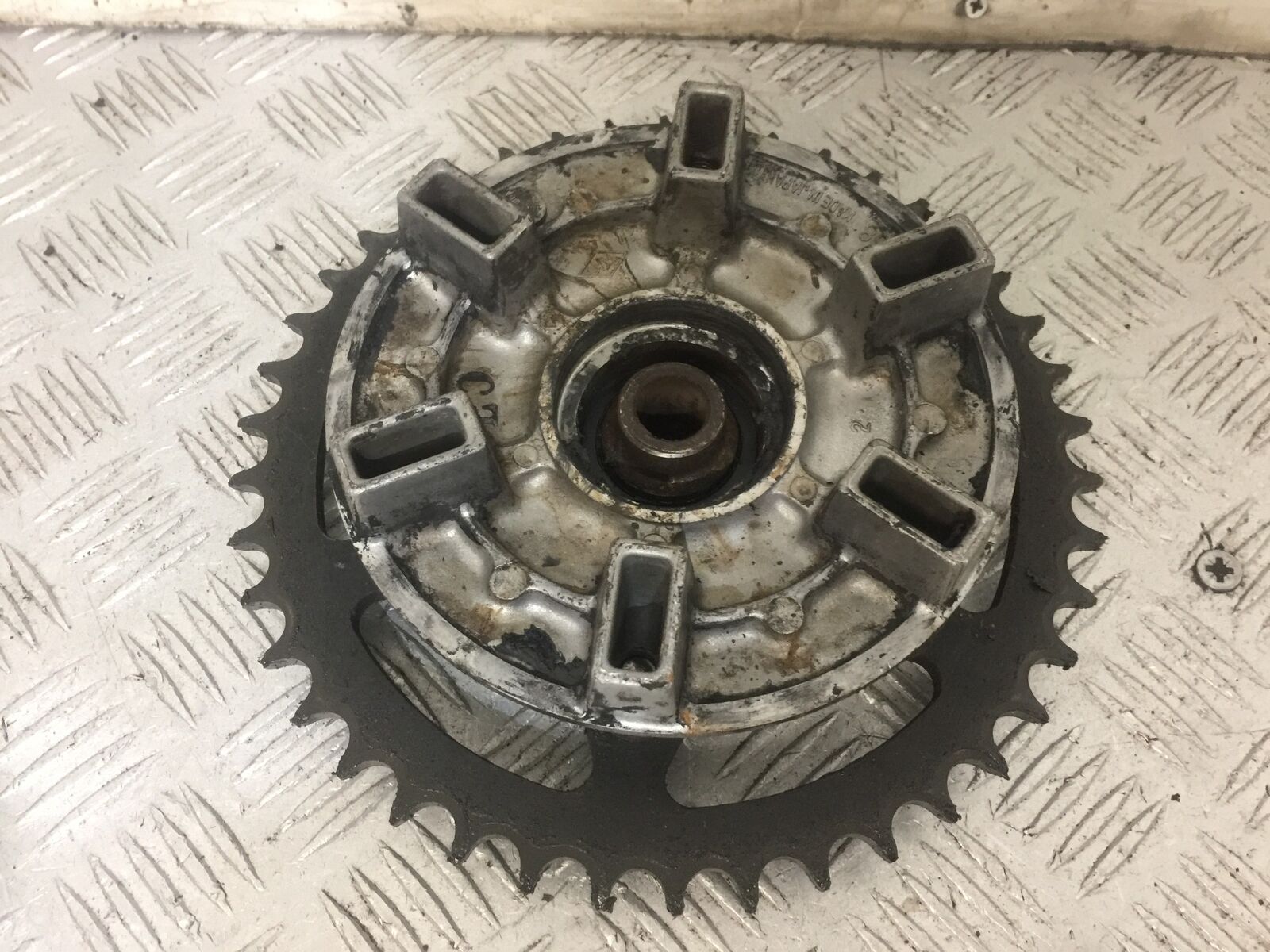 KAWASAKI ER5 REAR SPROCKET CARRIER  YEAR 1999 (STOCK 825)