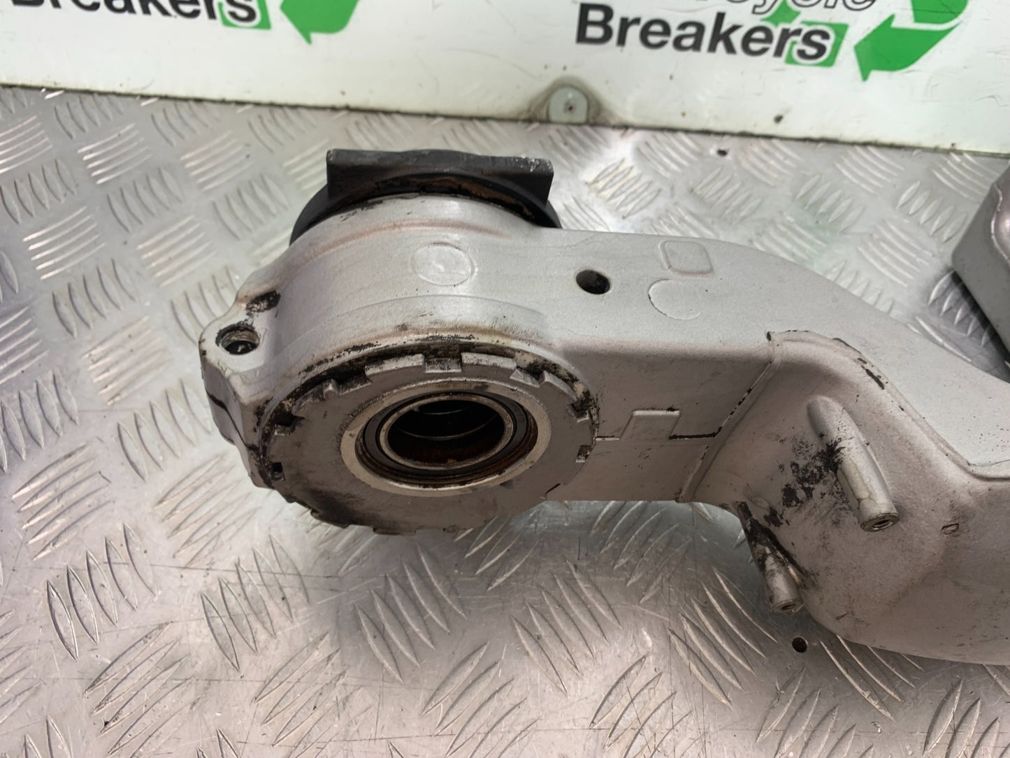 TRIUMPH 955i SPRINT ST SWINGARM YEAR 1999-04 (CMB1230)
