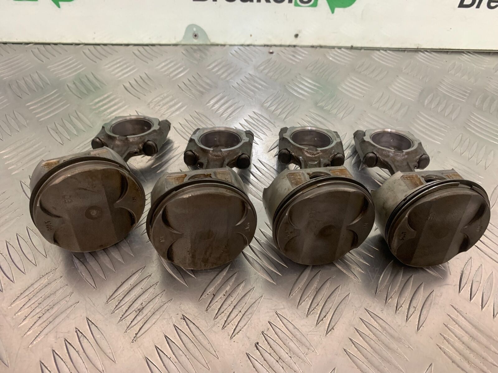 HONDA CBR1100 BLACKBIRD CONRODS AND PISTONS  YEAR 1999-05 (STOCK 961)