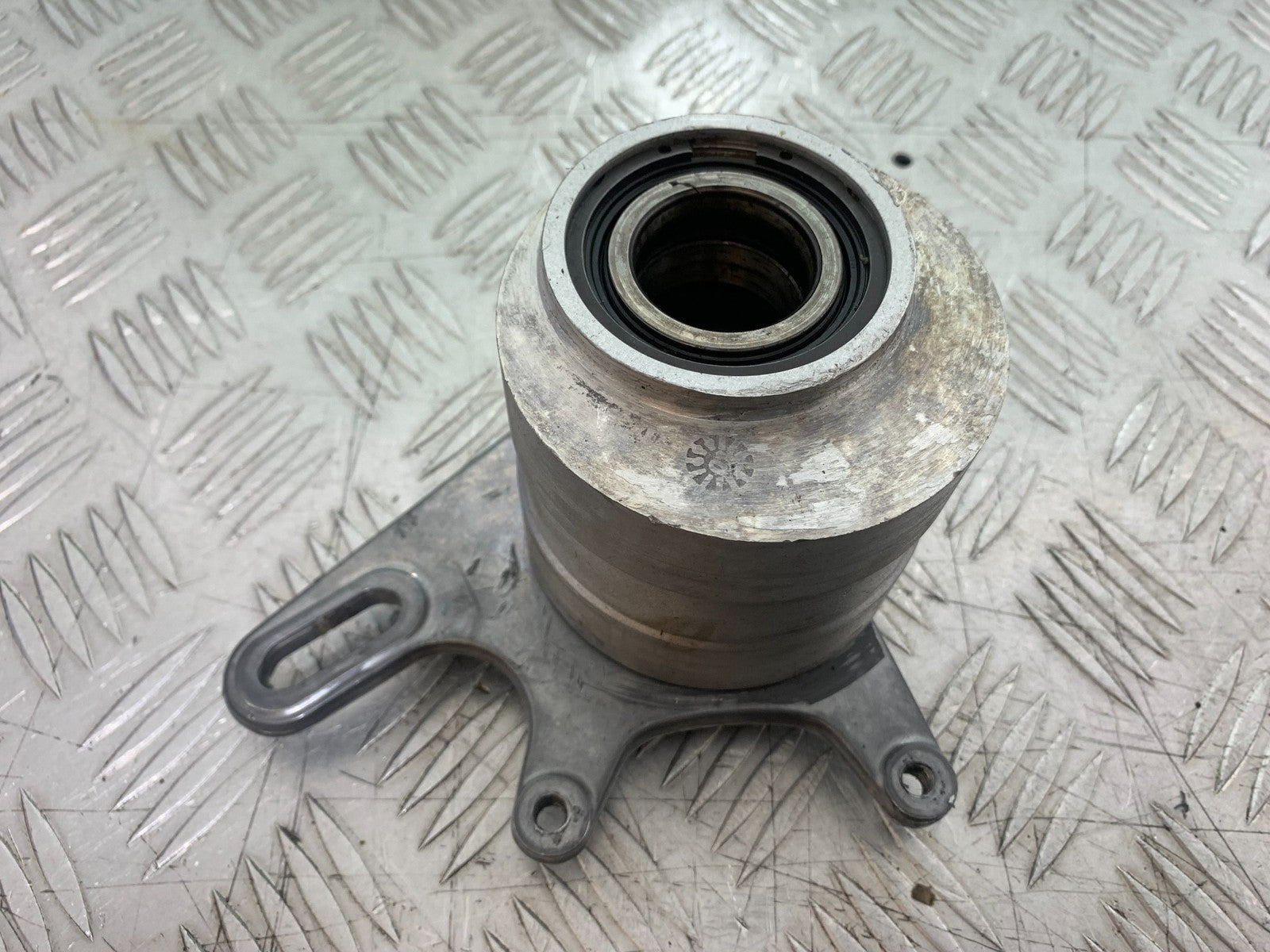 DUCATI 996 SPS 748 916 998 ECCENTRIC HUB  1999-2000 (CMB1209)