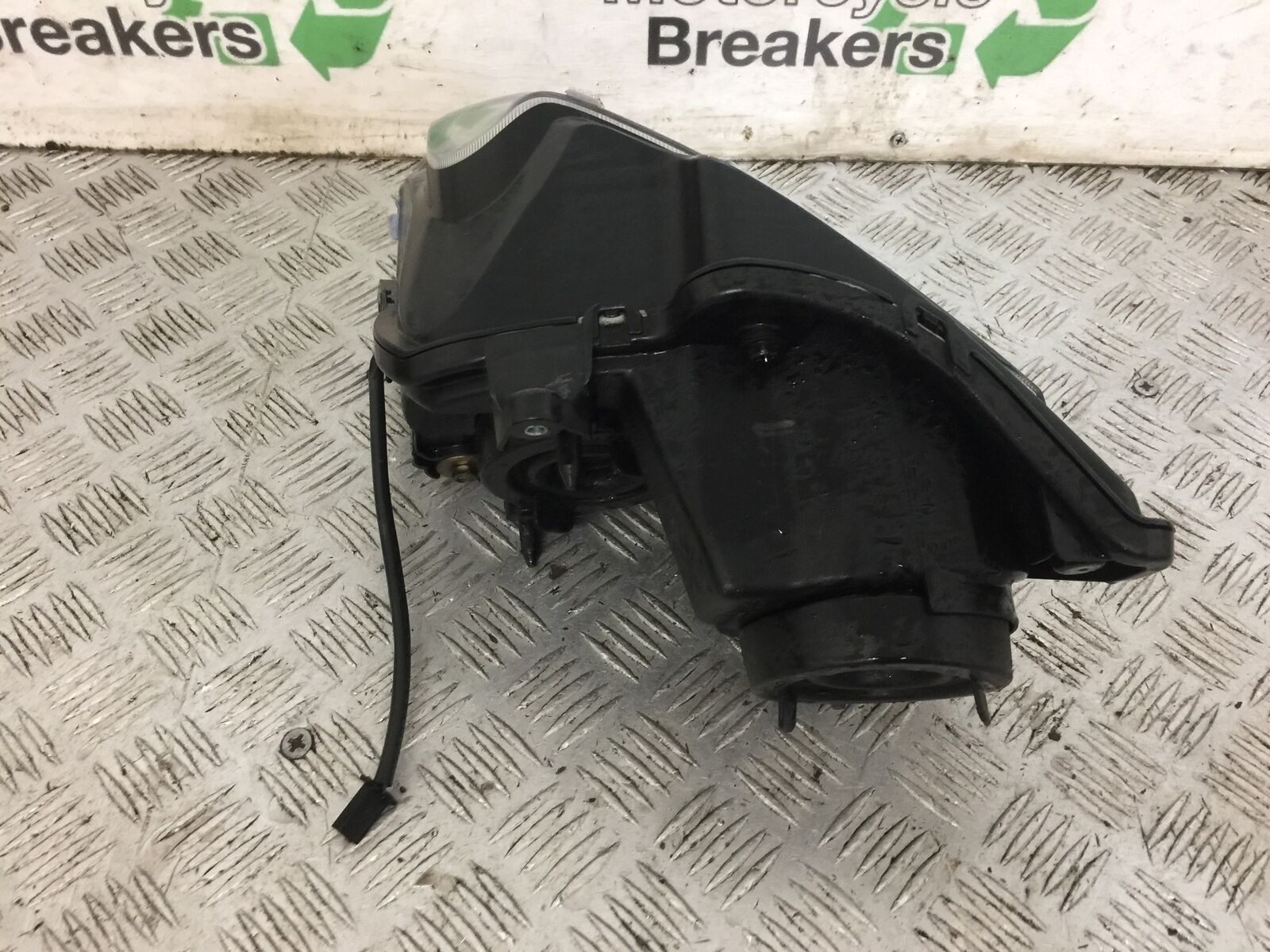 HONDA VFR800 VFR 800 V TEC RIGHT HEADLIGHT  YEAR 2002 (STOCK 785)