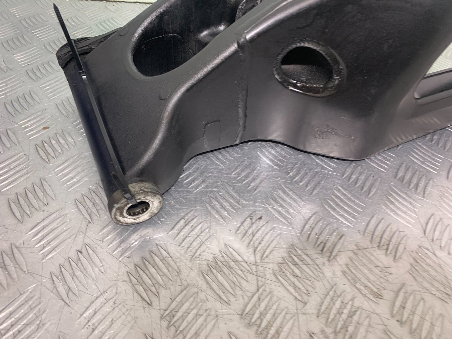 YAMAHA YZF R1 4C8 SWINGARM YEAR 2007-2008 (CMB1237)