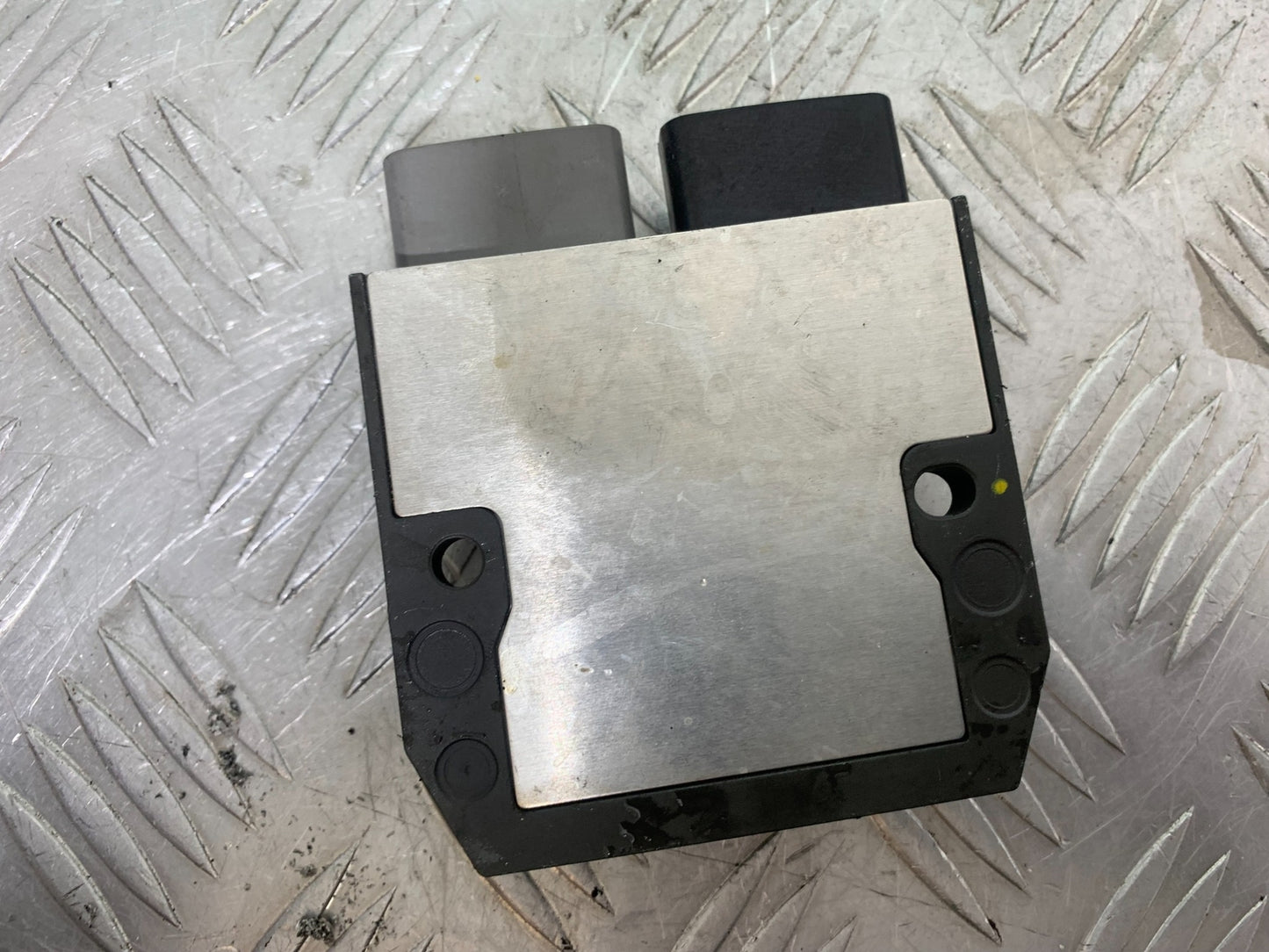 TRIUMPH TRIDENT 660 REGULATOR  YEAR 2021-2024 (CMB1148)