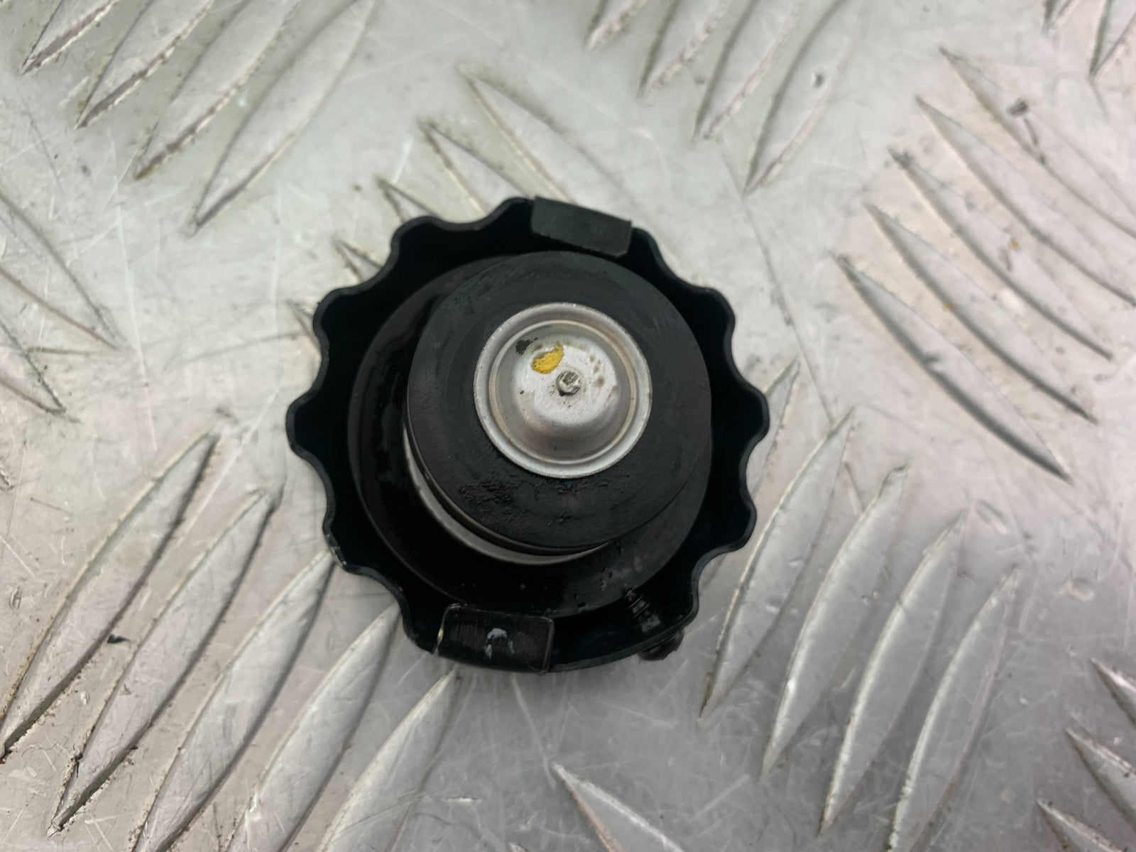 TRIUMPH TRIDENT 660 RADIATOR CAP  YEAR 2021-2024 (CMB1148)
