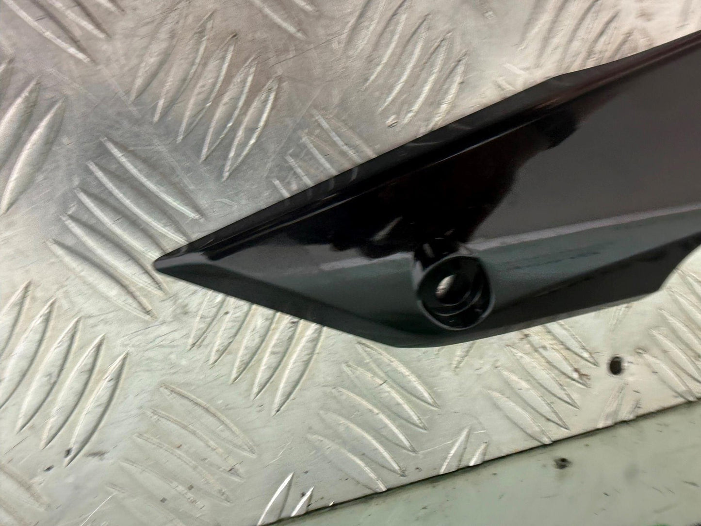 SUZUKI GSR750 GSR 750 RIGHT FAIRING TRIM INFILL COWLING UNDER YEAR 2011 - 2018