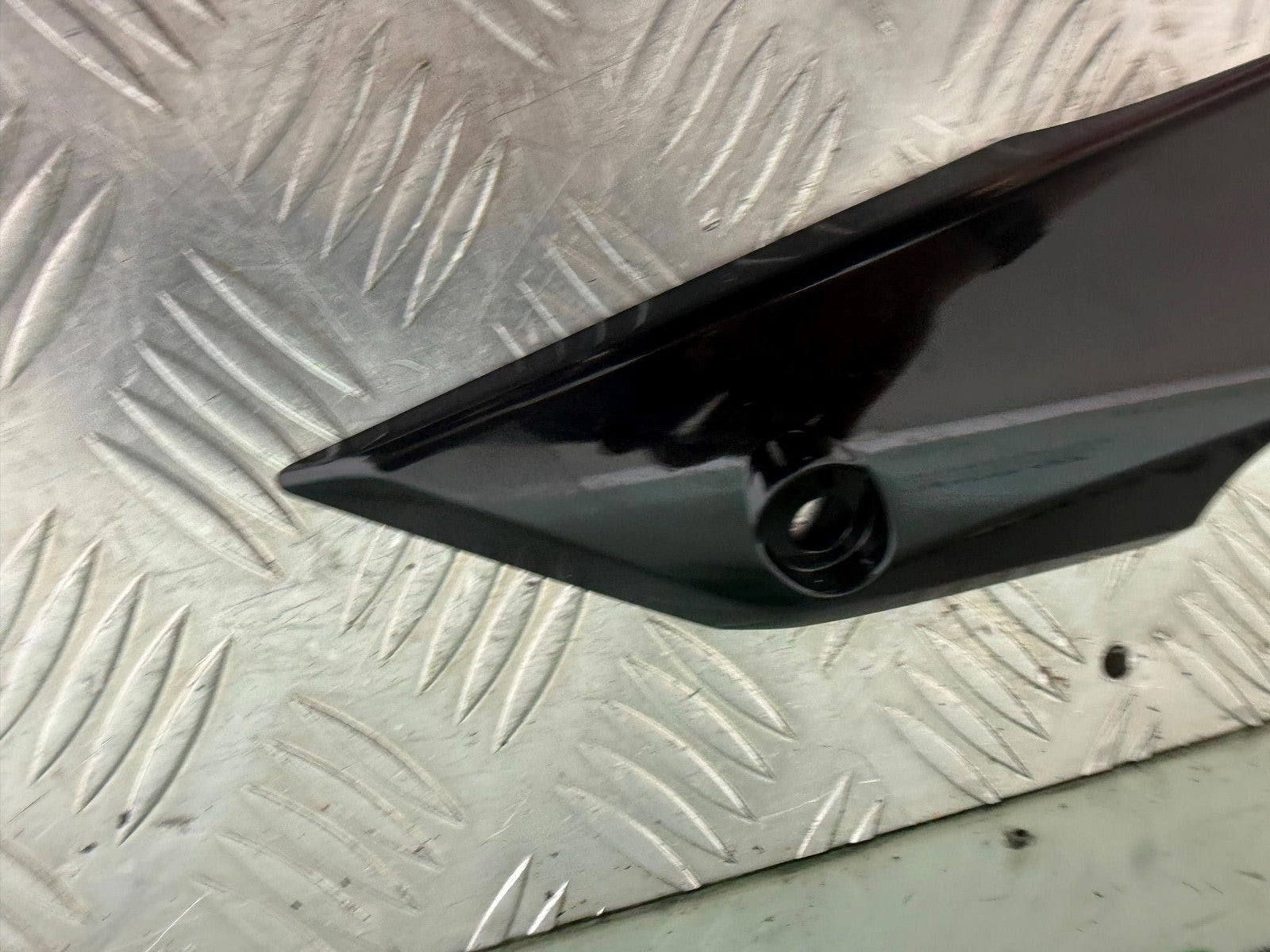 SUZUKI GSR750 GSR 750 RIGHT FAIRING TRIM INFILL COWLING UNDER YEAR 2011 - 2018