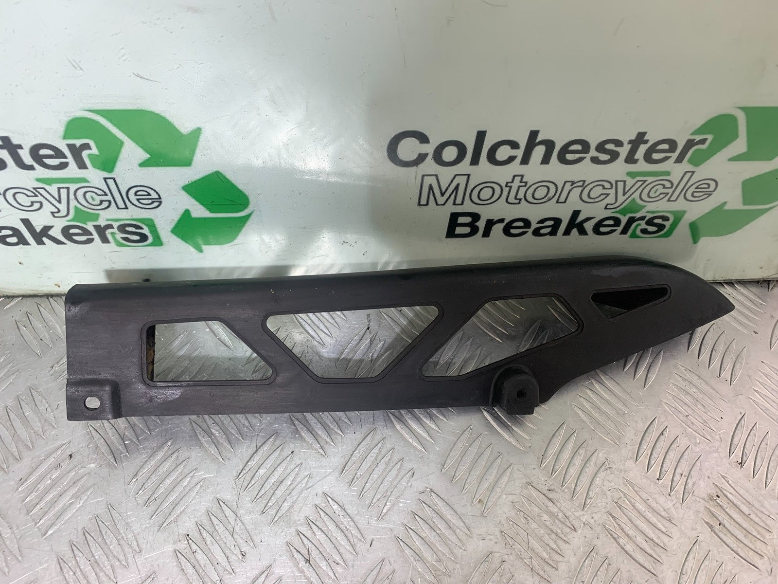 KAWASAKI GPZ600 GPZ 600 CHAIN GUARD  YEAR 1988-90 (CMB1258)