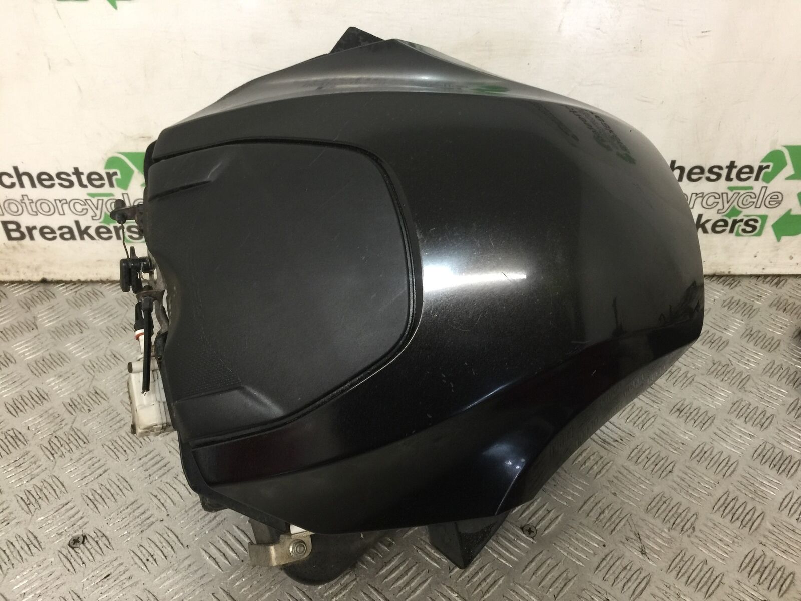 APRILIA 850 MANA AUTOMATIC HELMET COMPARTMENT YEAR 2007-2012  (STOCK 875)