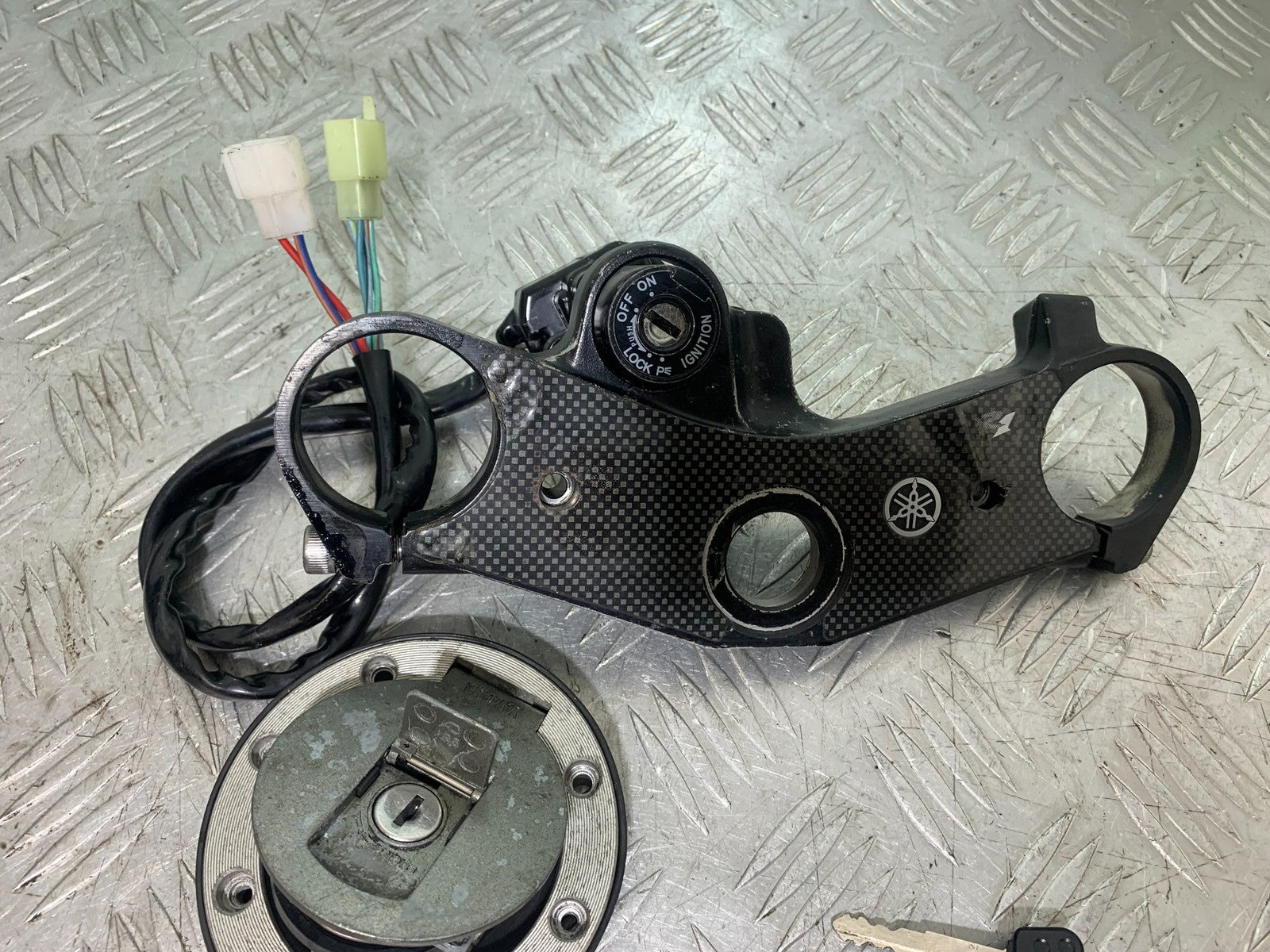 YAMAHA YZF R1 LOCKS AND KEYS  YEAR 1998-99 (CMB1291)