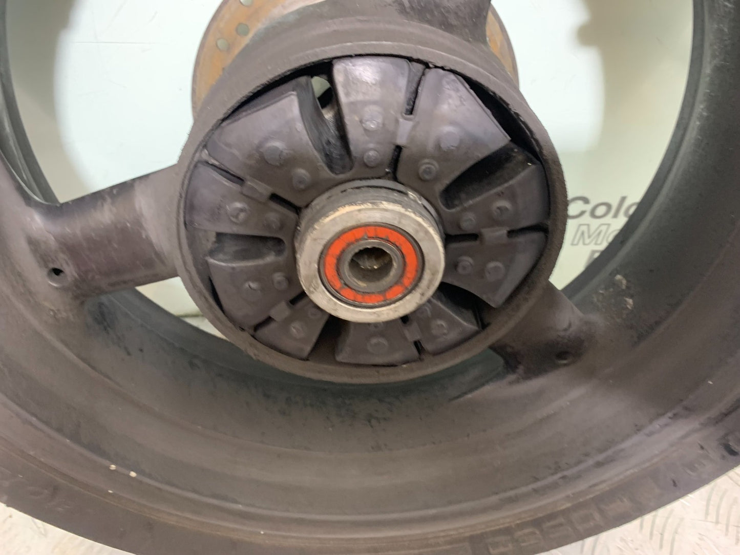 TRIUMPH 955i DAYTONA REAR WHEEL YEAR 2002-2006 (CMB1229)