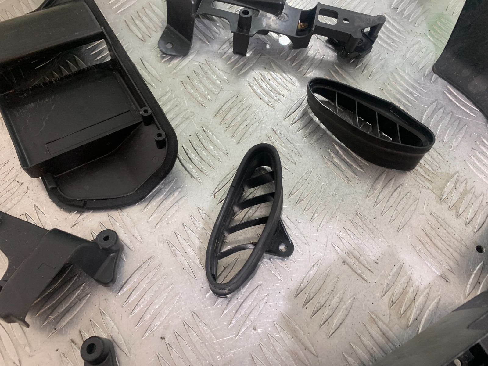 YAMAHA YZF R1 INFILL PANELS  YEAR 2004-2006 (CMB1155)