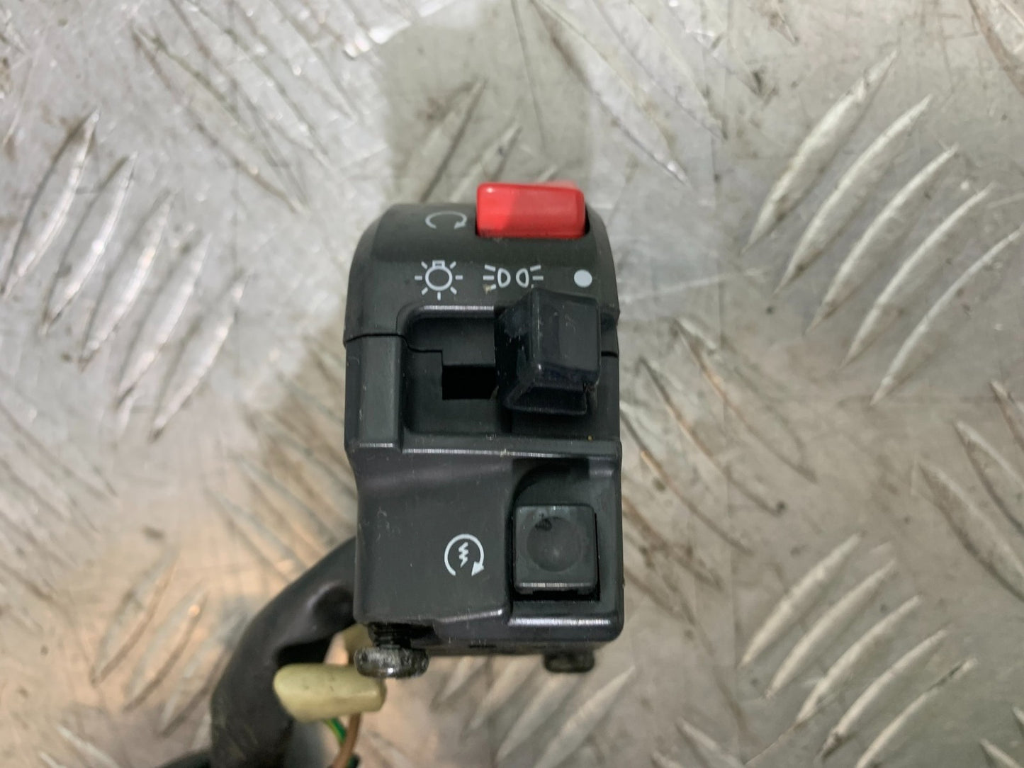 YAMAHA YZF R1 RIGHT SWITCH GEAR  YEAR 1998-99 (CMB1291)