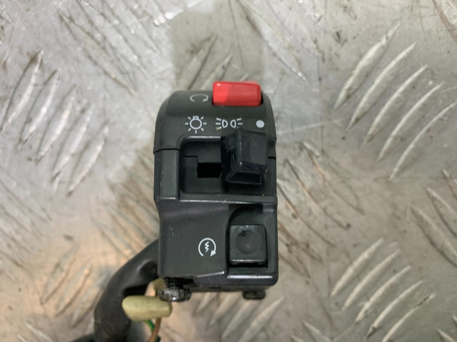 YAMAHA YZF R1 RIGHT SWITCH GEAR  YEAR 1998-99 (CMB1291)