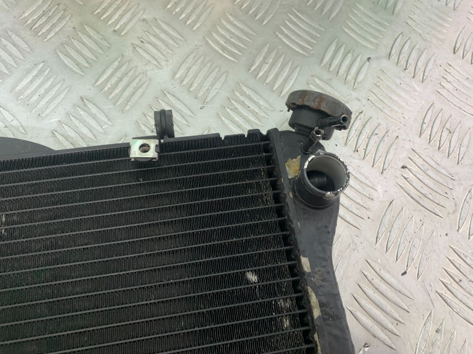 HONDA CBR1100 BLACKBIRD RADIATOR  YEAR 1999-2005 (CMB1103)