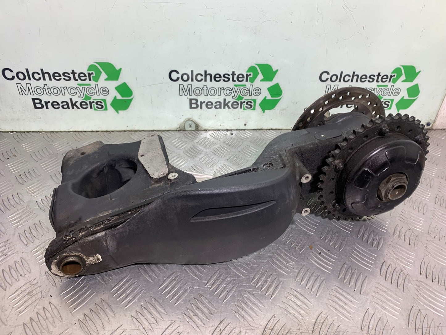 TRIUMPH SPEED TRIPLE R 1050 SWINGARM   2009 (CMB1183)
