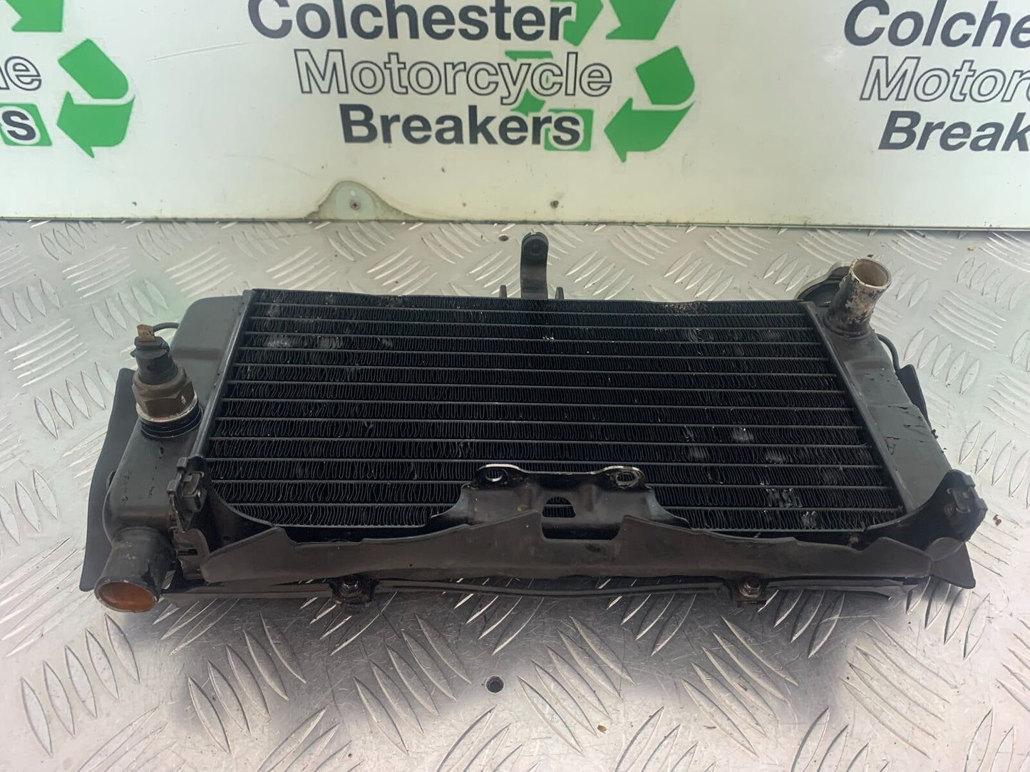 HONDA VFR400 VFR 400 NC21 RADIATOR   YEAR 1986-87 (CMB1043)