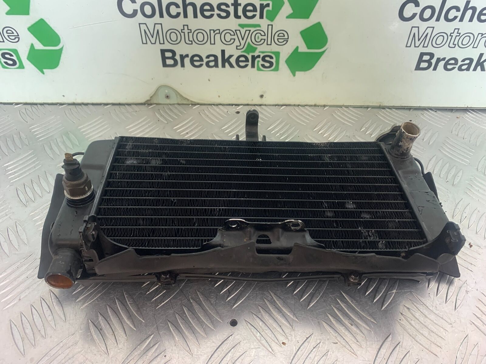 HONDA VFR400 VFR 400 NC21 RADIATOR   YEAR 1986-87 (CMB1043)