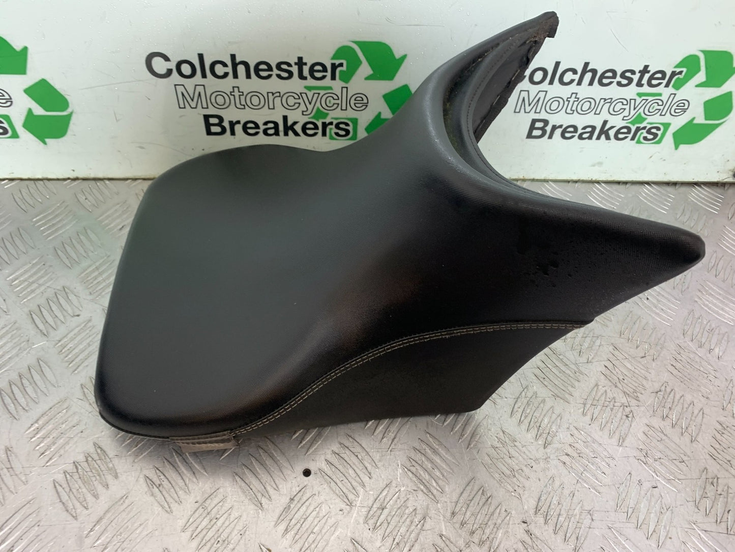 HONDA CBF600 CBF 600 FRONT SEAT   YEAR 2004-07  (CMB1305)