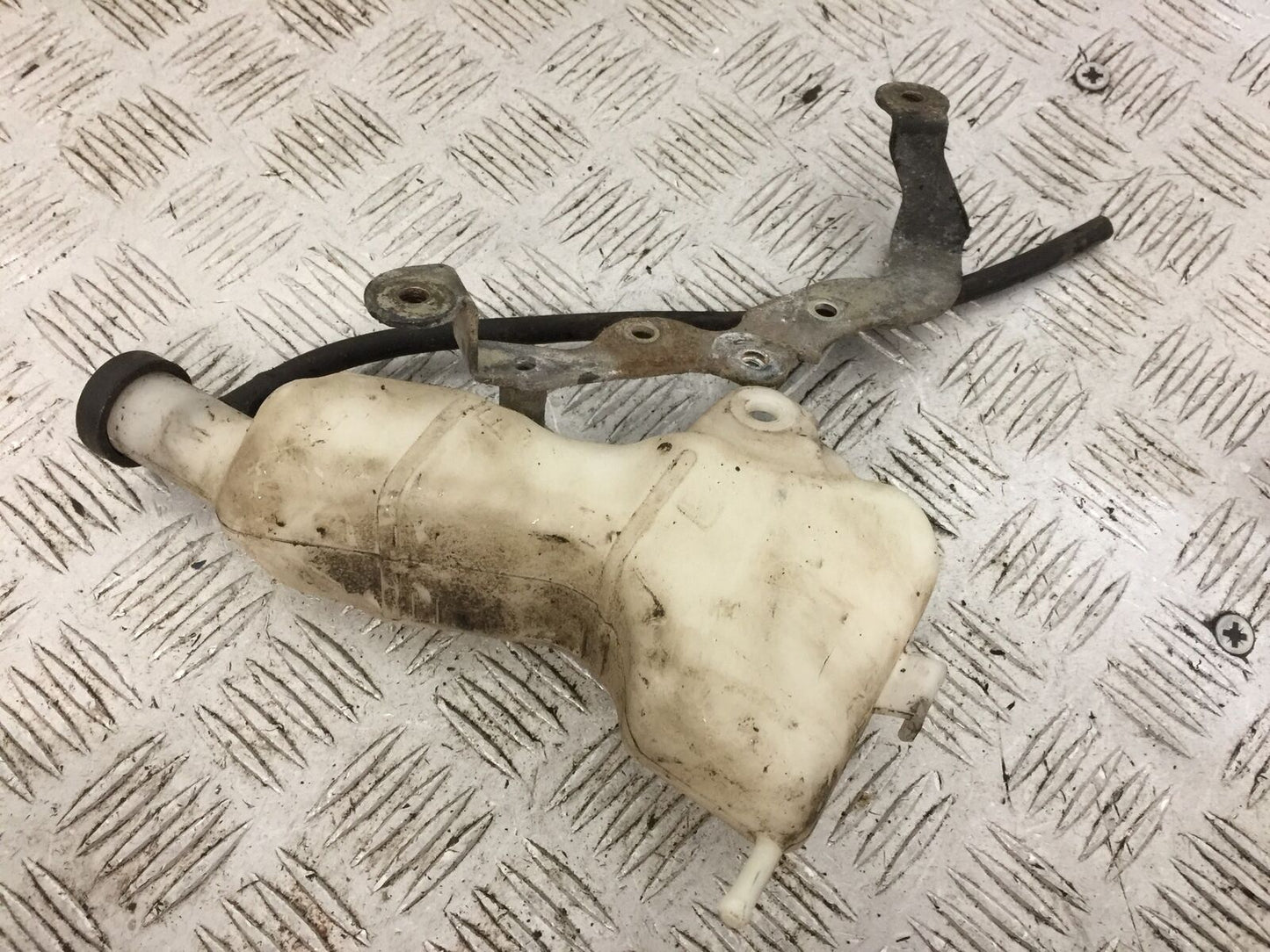 SUZUKI GSX-S 125 COOLANT BOTTLE   YEAR 2017-2020  (STOCK 779)