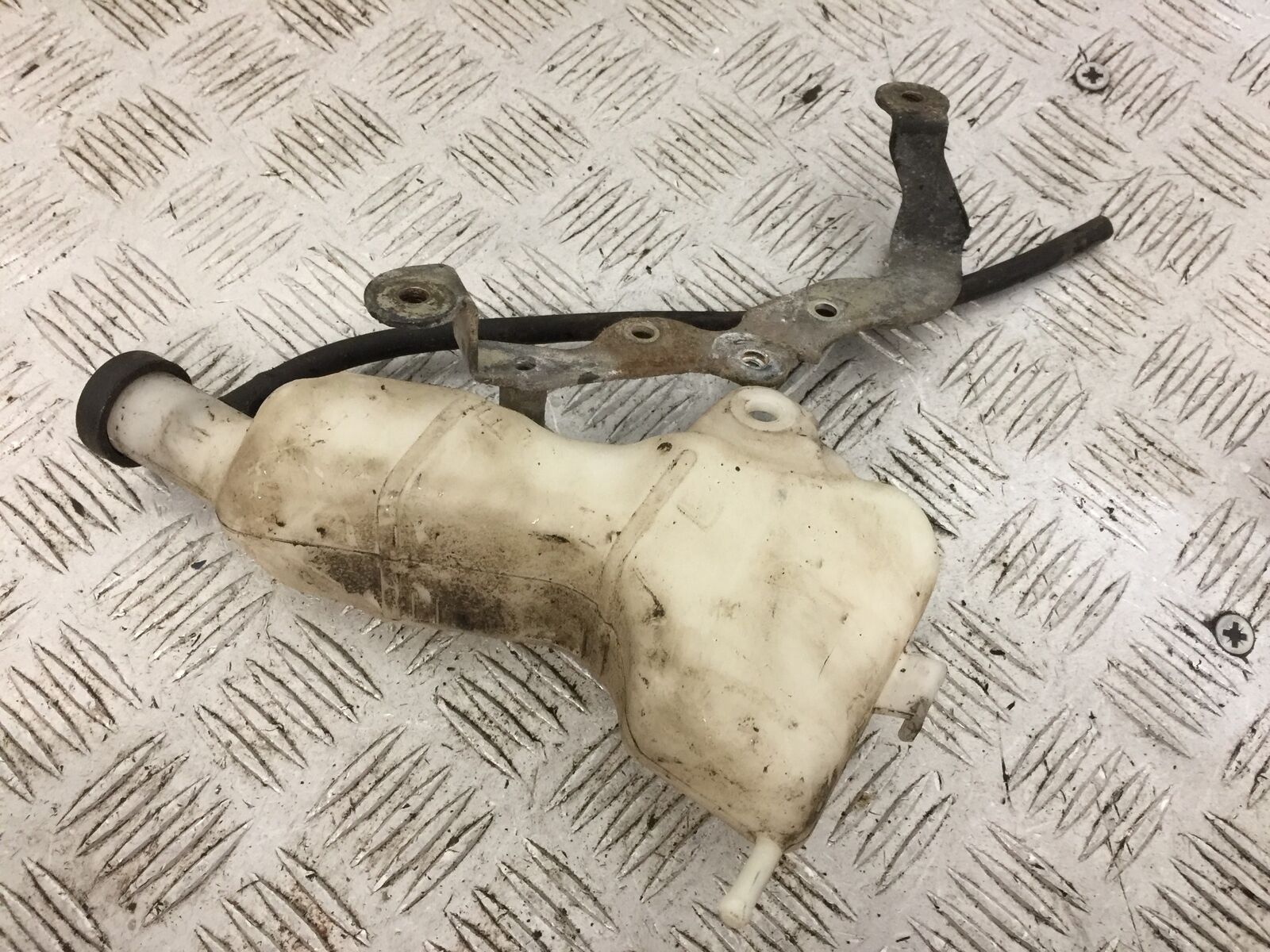 SUZUKI GSX-S 125 COOLANT BOTTLE   YEAR 2017-2020  (STOCK 779)