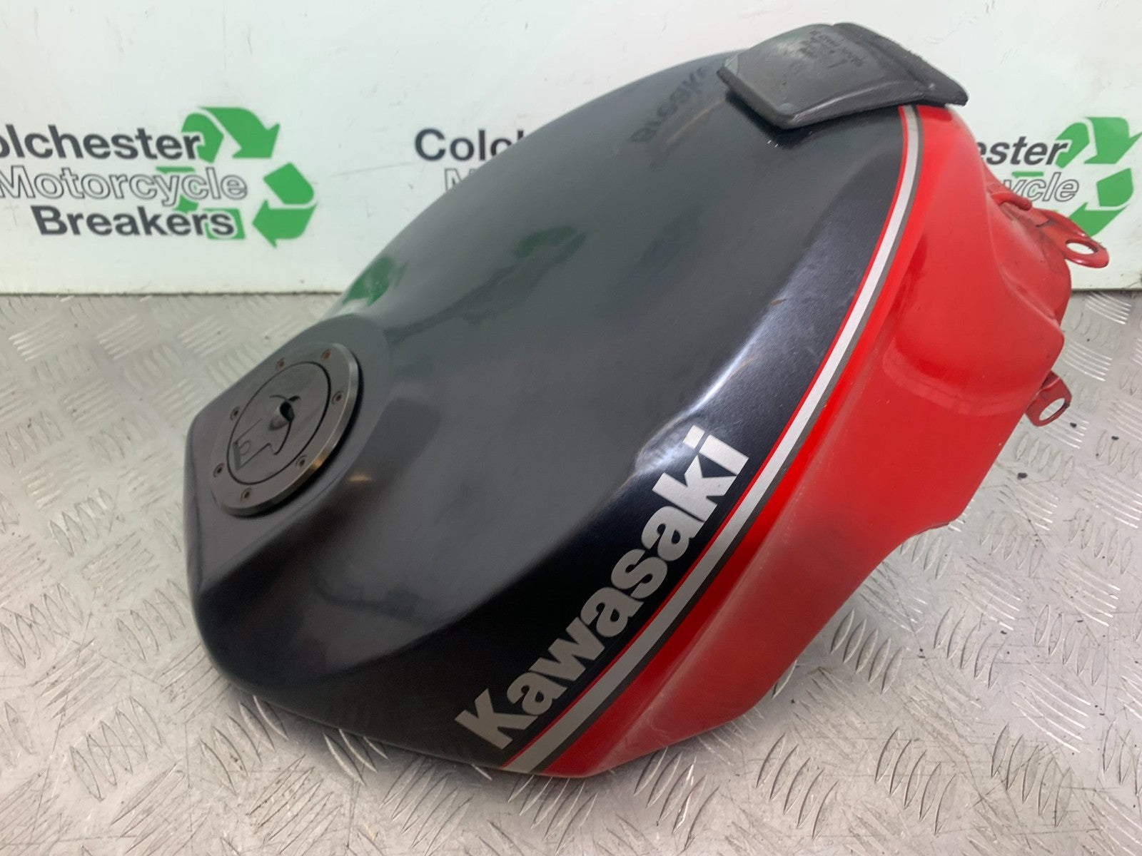 KAWASAKI GPZ600 GPZ 600 PETROL TANK YEAR 1988-90 (CMB1258)