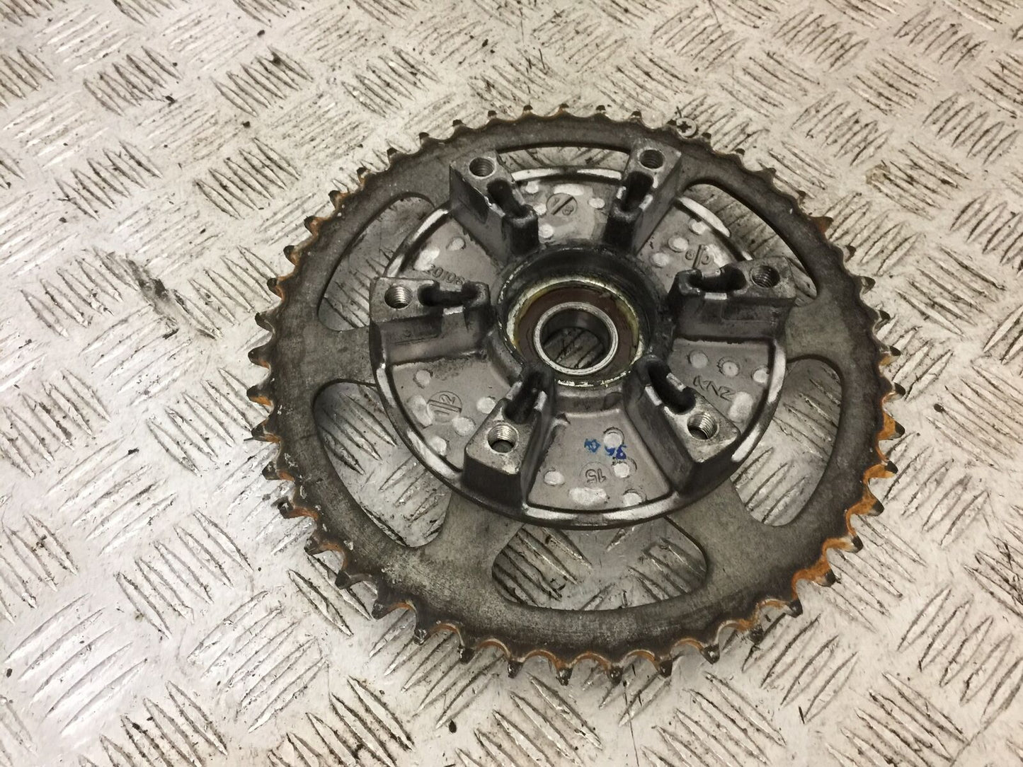 TRIUMPH 675 STREET TRIPLE SPROCKET CARRIER  YEAR 2016 (STOCK 812)