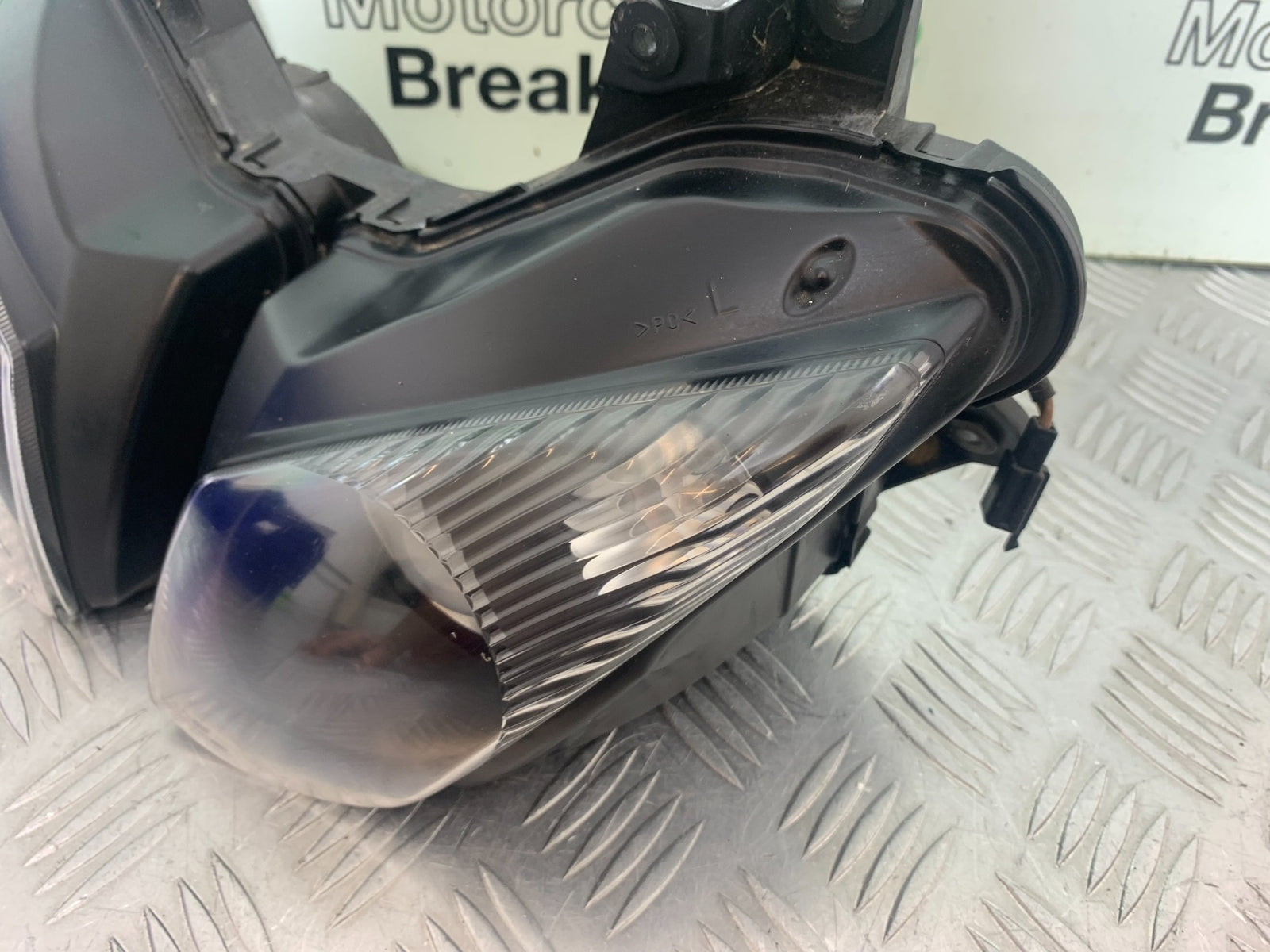 KAWASAKI ZX6R HEADLIGHT  YEAR 2009-2012 (CMB1136)