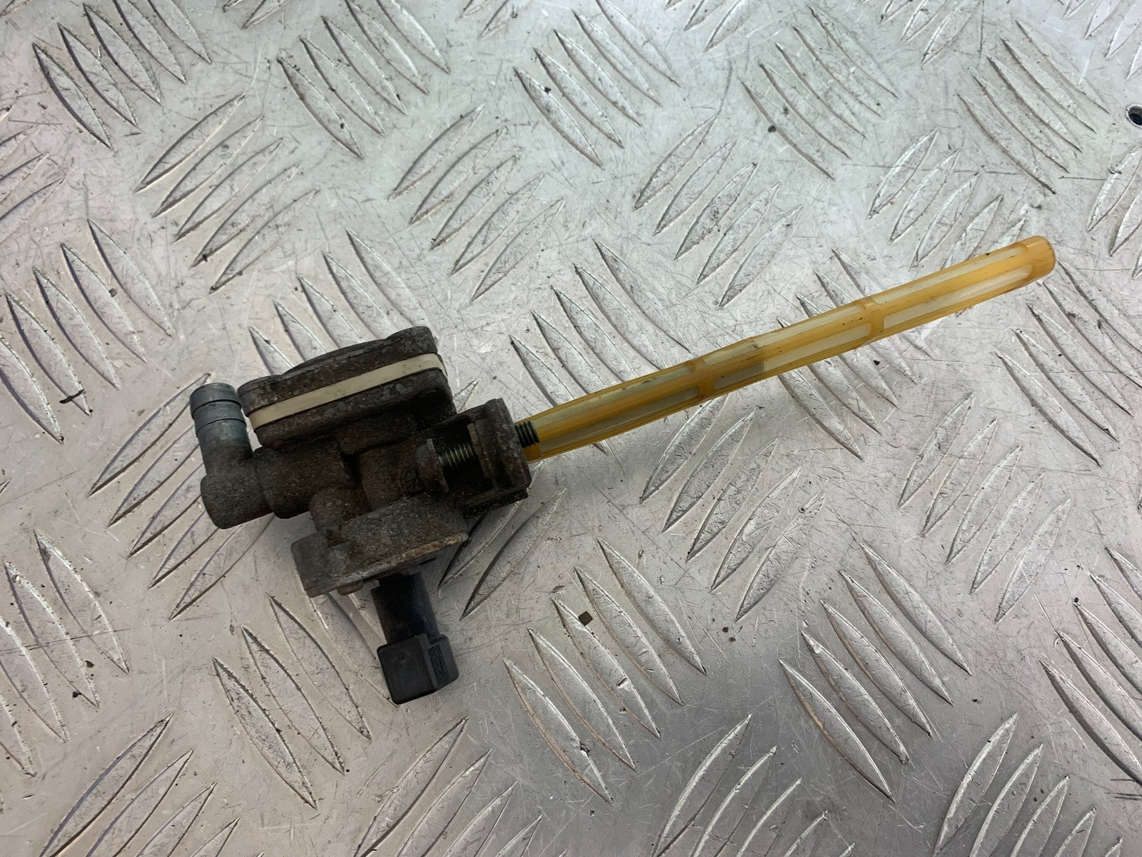 YAMAHA XJR1300 XJR 1300 PETROL TAP   YEAR  1999-2003 (CMB1119)