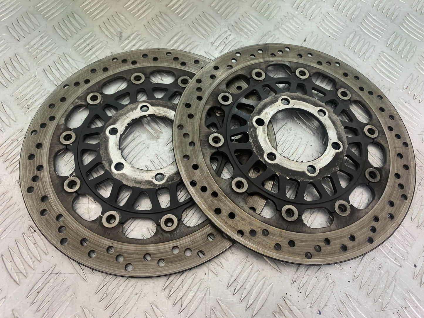 TRIUMPH 955i SPRINT ST FRONT BRAKE DISCS    1999-2004 (CMB1176)