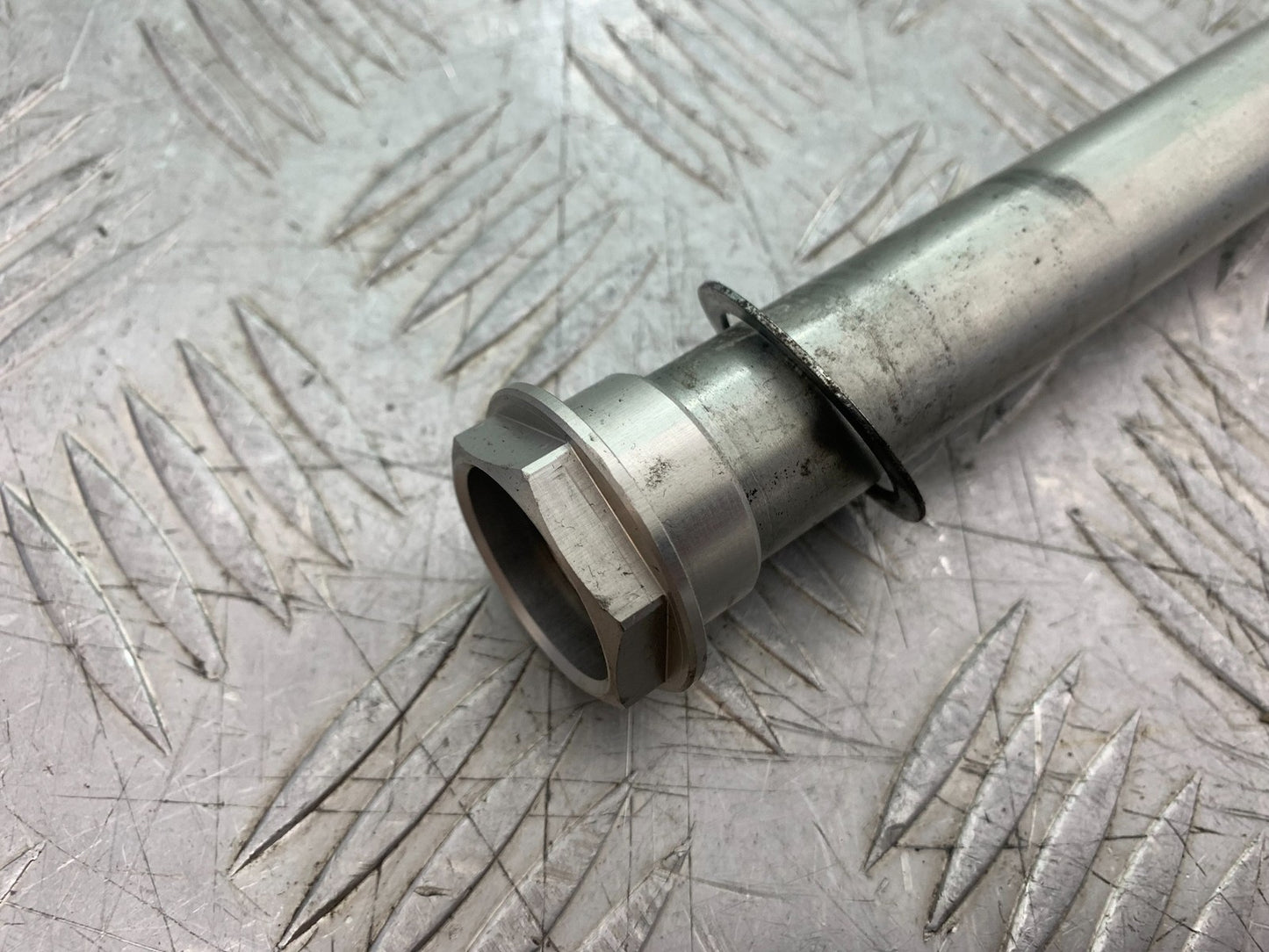 DUCATI 1198 S FRONT WHEEL SPINDLE  YEAR 2009-2011 (CMB1219)