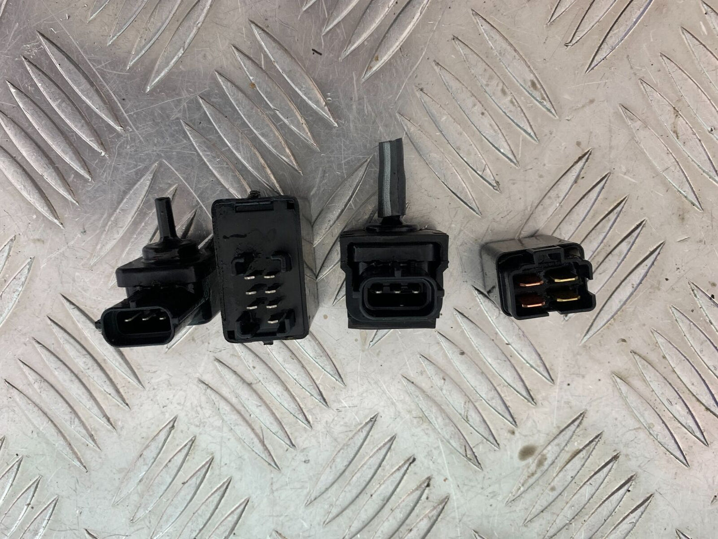 SUZUKI GSX1400 GSX 1400 RELAYS  YEAR 2002-2006 (CMB1007)