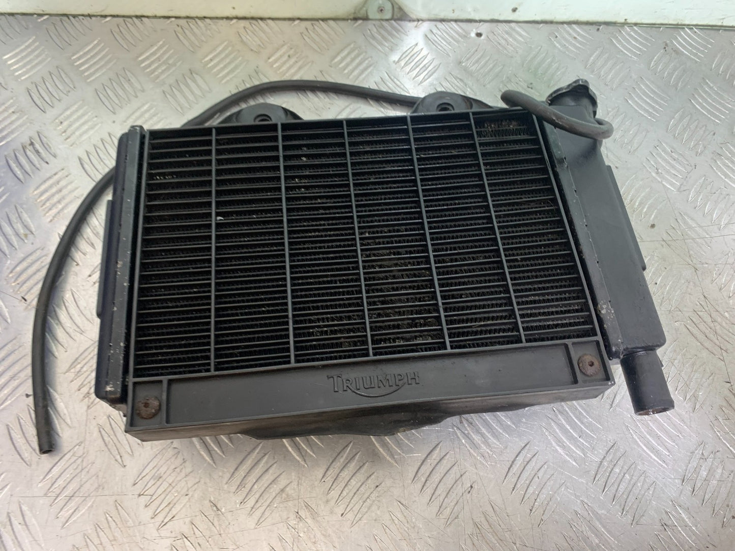 TRIUMPH TROPHY 900 RADIATOR AND FAN   YEAR 1991-95 (CMB1251)