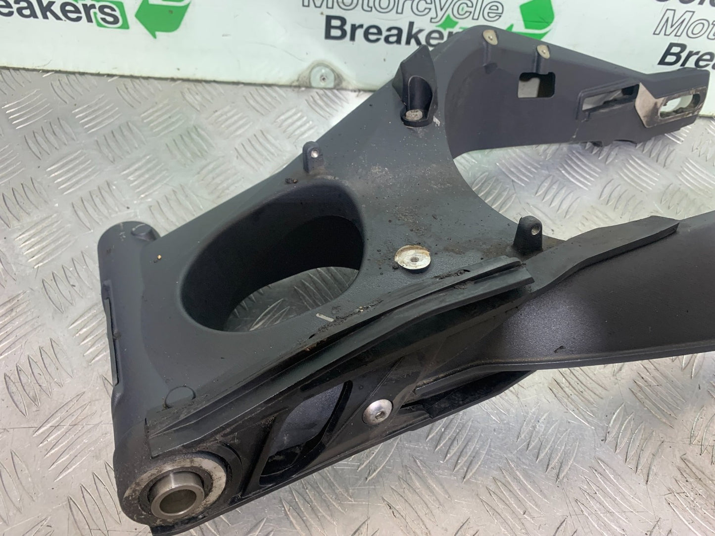 TRIUMPH 675 STREET TRIPLE SWINGARM 2013-2016 (CMB1186)