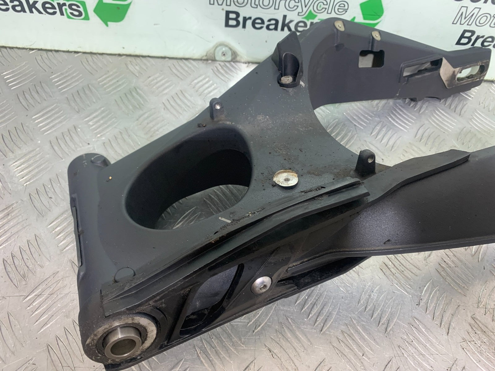 TRIUMPH 675 STREET TRIPLE SWINGARM 2013-2016 (CMB1186)