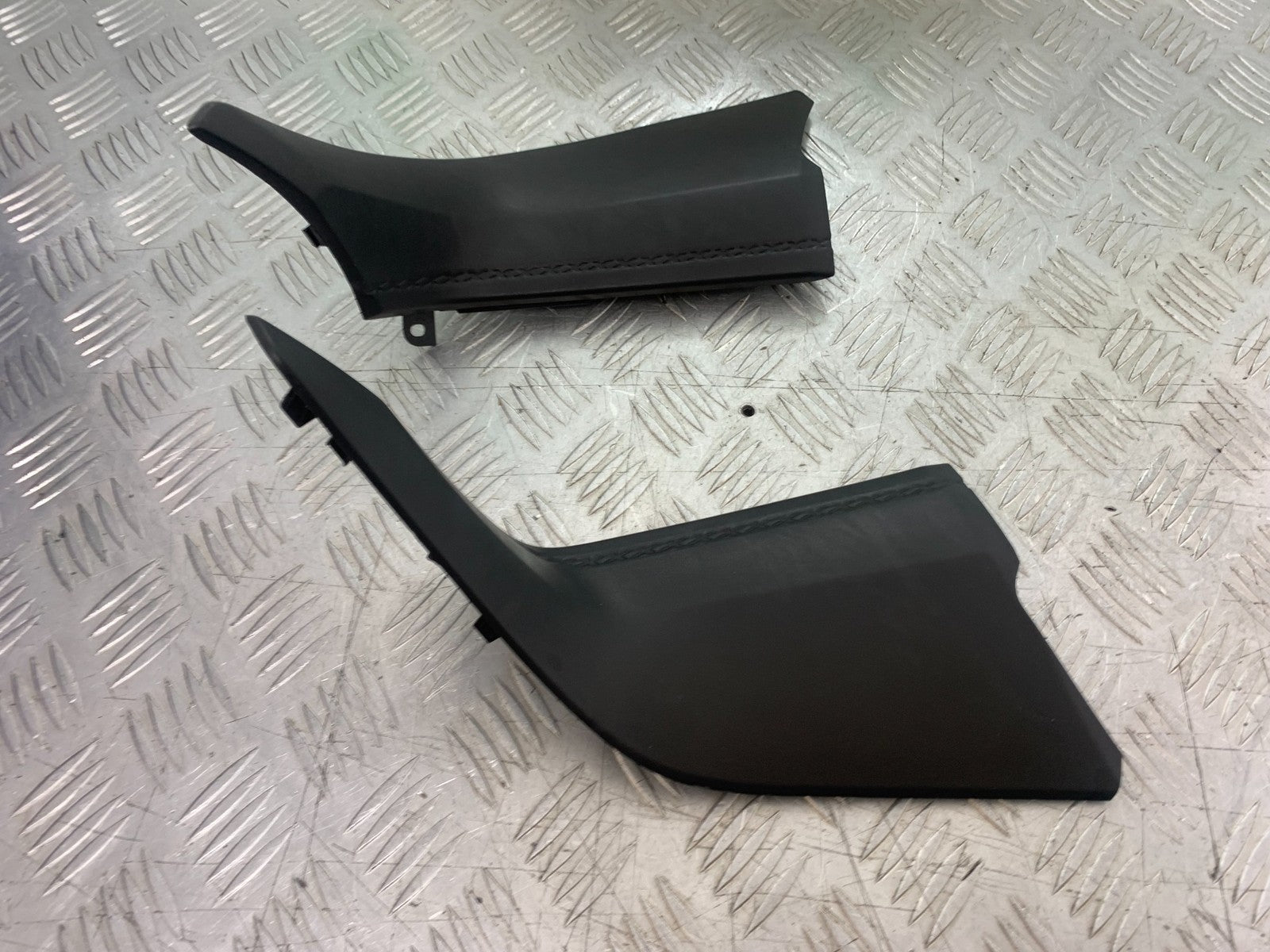 YAMAHA XMAX 300 LEFT AND RIGHT INFILLS  YEAR 2017-2020 (CMB1218)