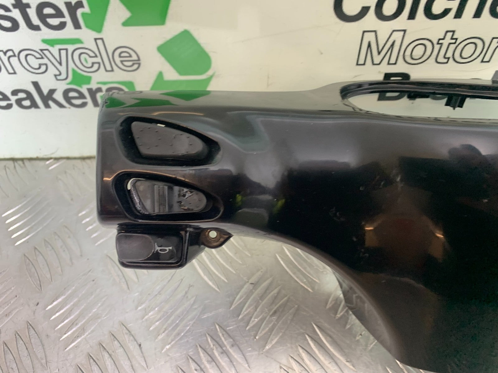 PIAGGIO VESPA LXS S 50 CLOCKS SURROUND & SWITCHES    YEAR 2007-2016 (CMB1290)