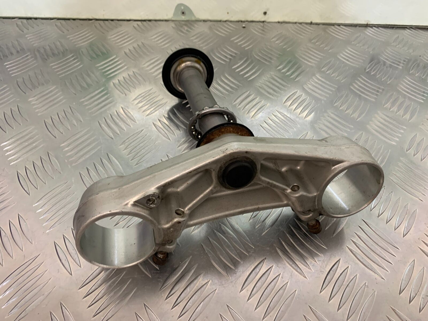 TRIUMPH TIGER 800 XCA BOTTOM YOKE   YEAR 2015-2017 (STOCK 940)