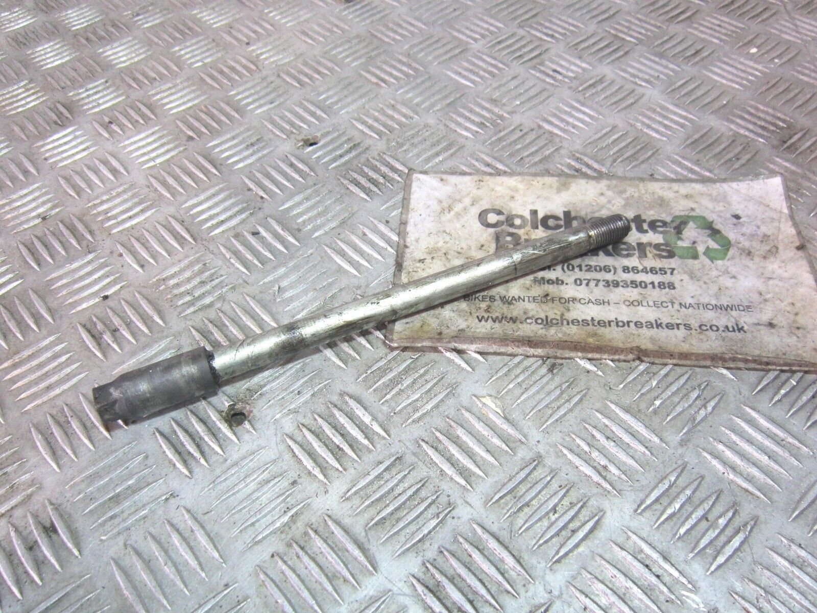 SUZUKI AN400 AN 400 BURGMAN FRONT WHEEL SPINDLE  YEAR 2002 (CARBED MODEL)