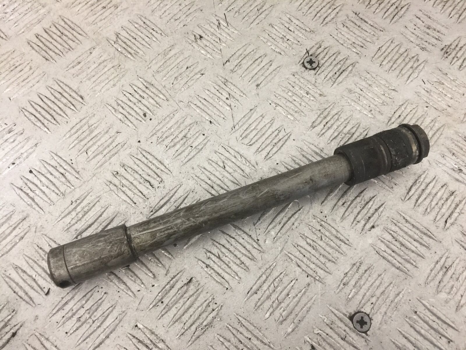 HONDA CB600 CB 600 HORNET FRONT SPINDLE YEAR 1999-02 (STOCK 865)