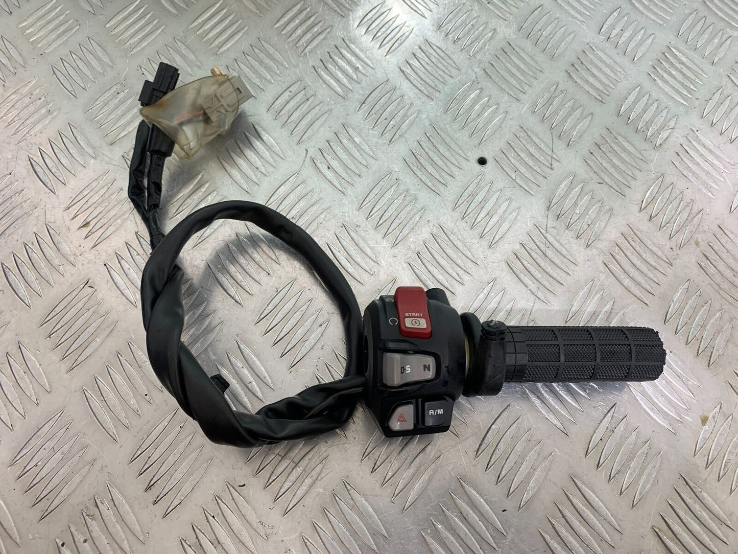 HONDA CRF1000 (DCT) AFRICA TWIN RIGHT SWITCH GEAR   YEAR 2017 (CMB1030)