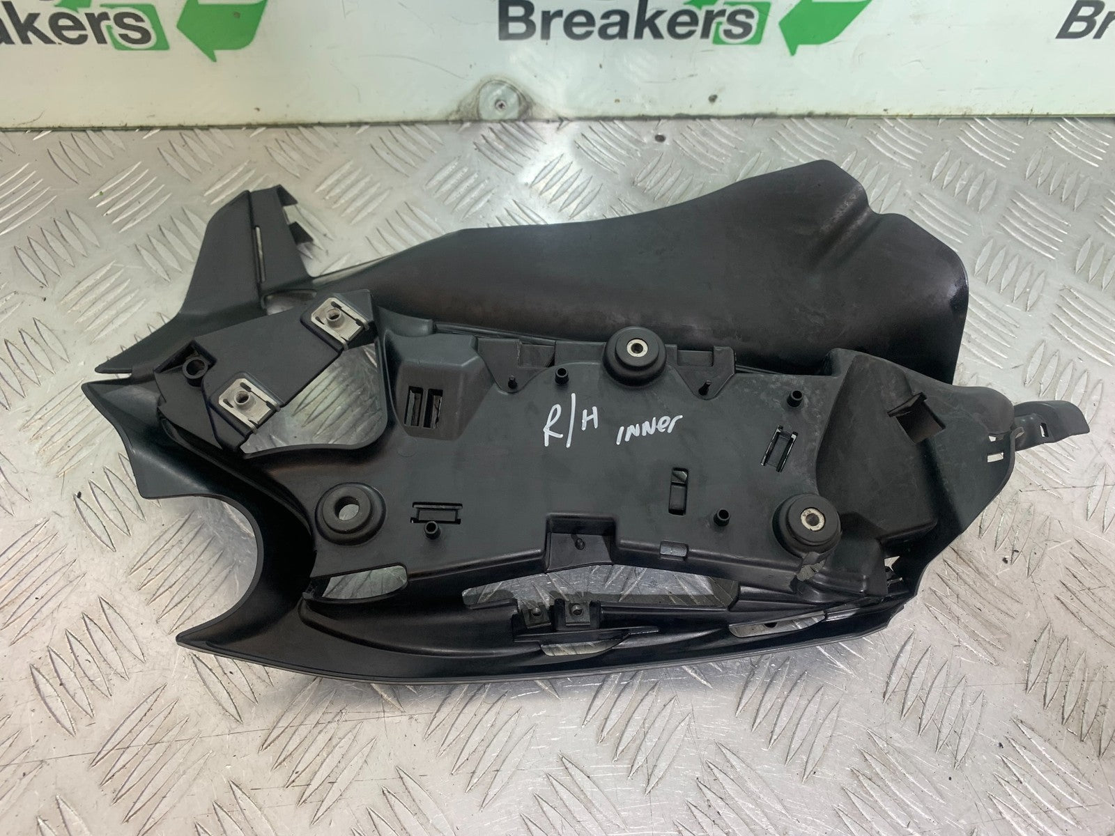 DUCATI 1299 PANIGALE RIGHT INNER INFILL COVER   YEAR 2016 (CMB 1187)