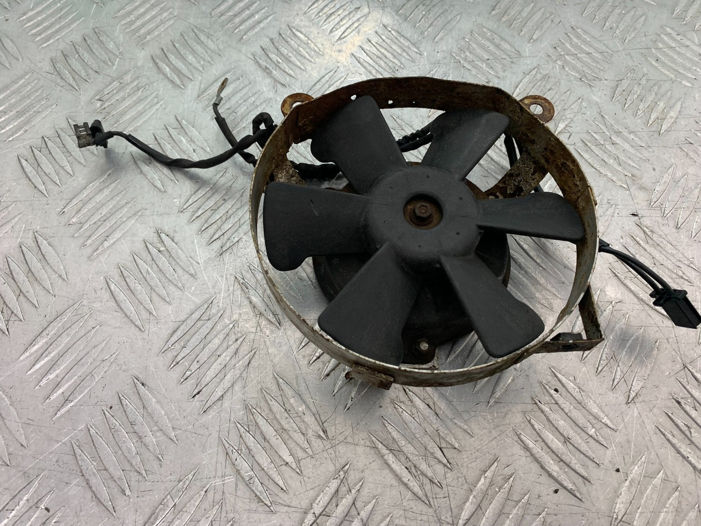 HONDA CB600 CB 600 HORNET RADIATOR FAN  YEAR 1998-2002 (CMB1297)