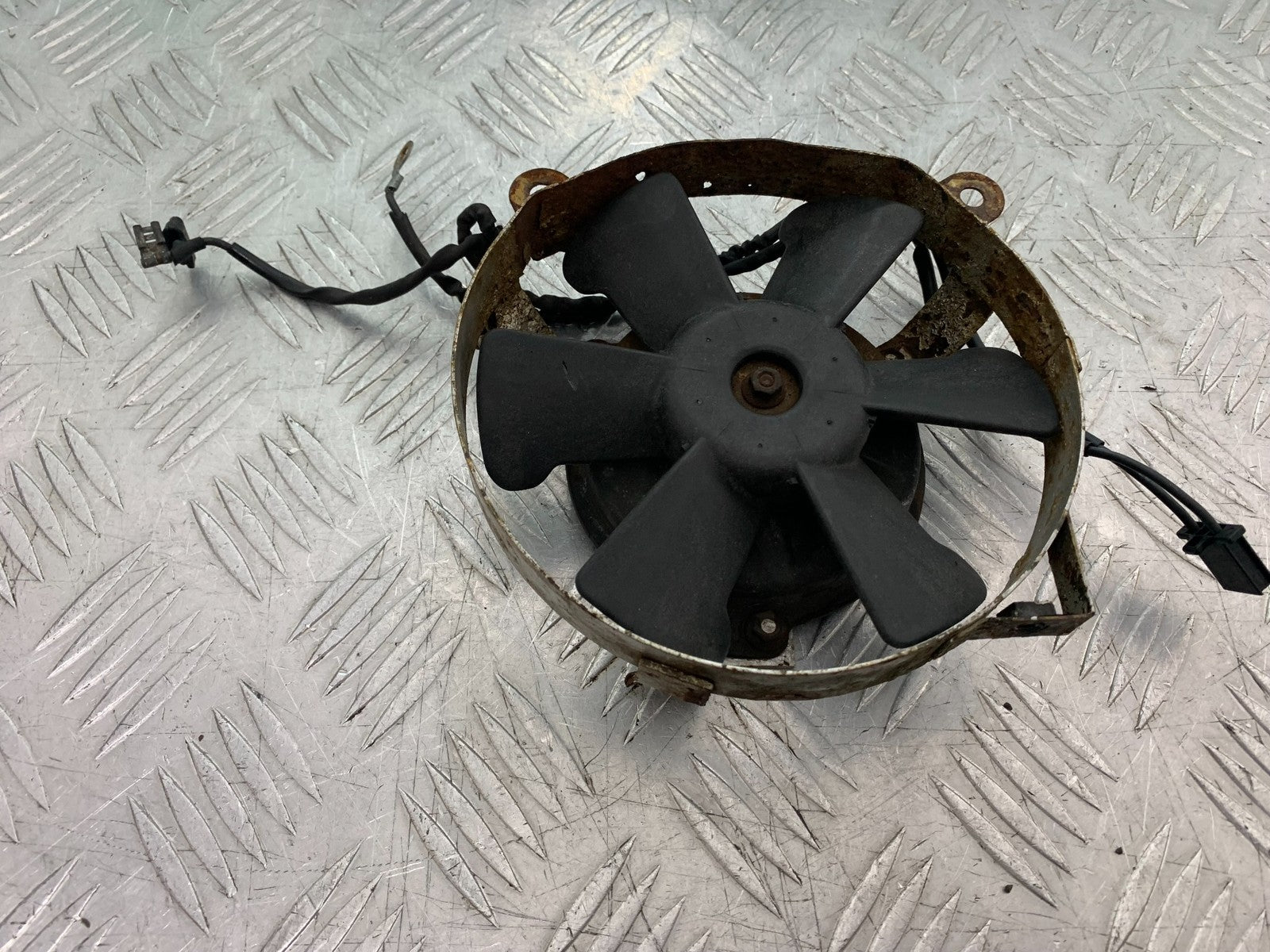 HONDA CB600 CB 600 HORNET RADIATOR FAN  YEAR 1998-2002 (CMB1297)