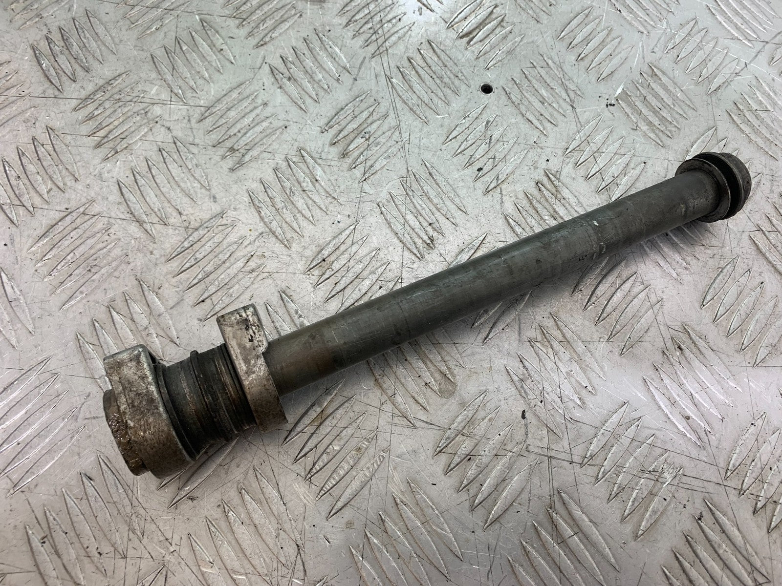 APRILIA RSV1000 RSV 1000 MILLE REAR WHEEL SPINDLE   1998- 2003 (CMB1184)