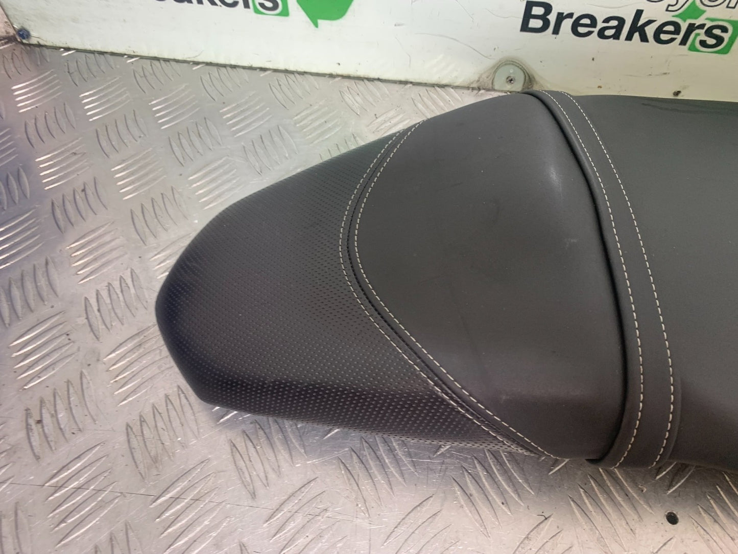 TRIUMPH 675 STREET TRIPLE SEAT  2013-2016 (CMB1186)