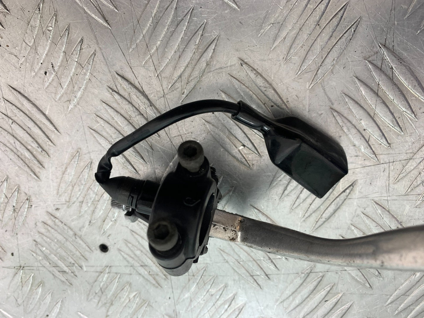 TRIUMPH 955i DAYTONA CLUTCH LEVER AND BRACKET YEAR 2002-2006 (CMB1229)
