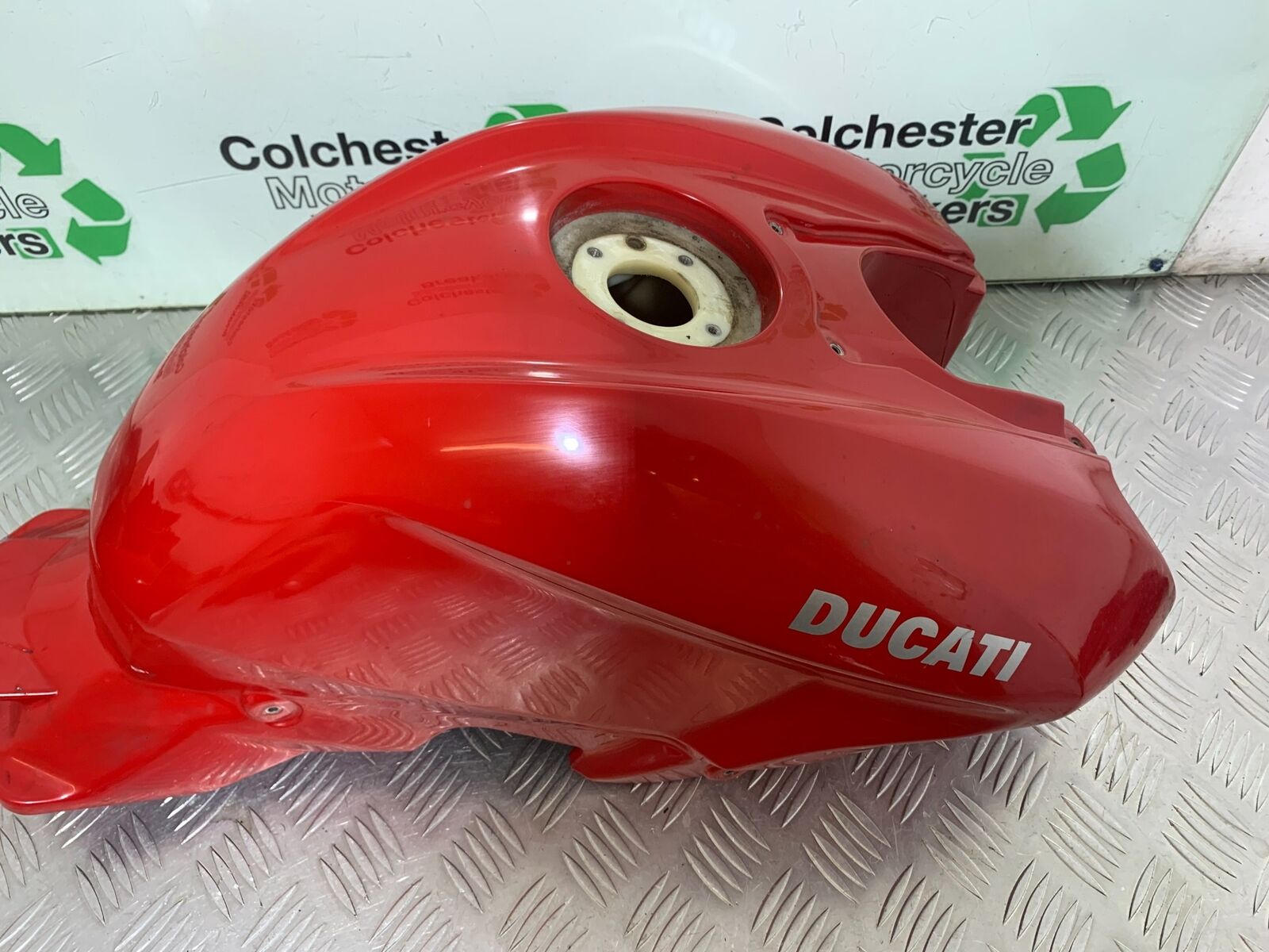 DUCATI STREETFIGHTER 848 PETROL TANK  YEAR 2011-2016 (CMB1050)