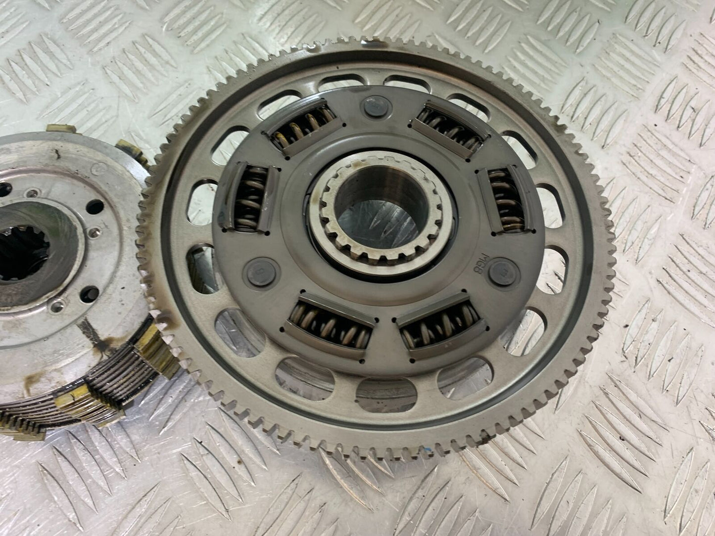 TRIUMPH 955i SPRINT ST CLUTCH  YEAR 1999-2004 (STOCK 735)