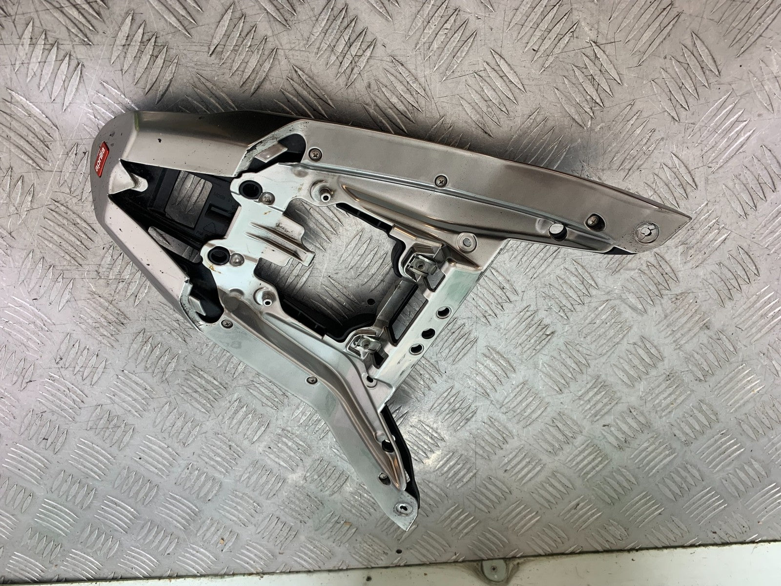 APRILIA TUONO 1000 V4R UNDERTRAY YEAR 2011-13  (CMB1316)